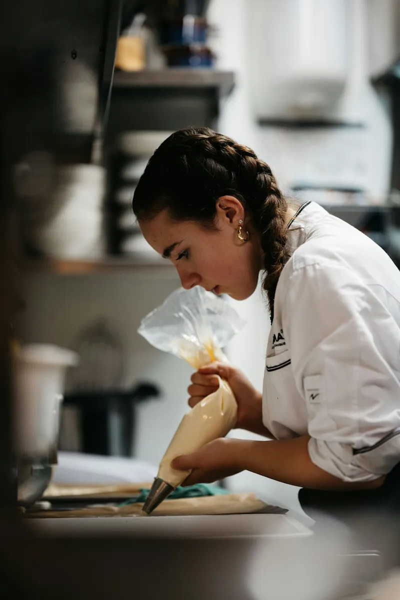 Mari, Pastry chef